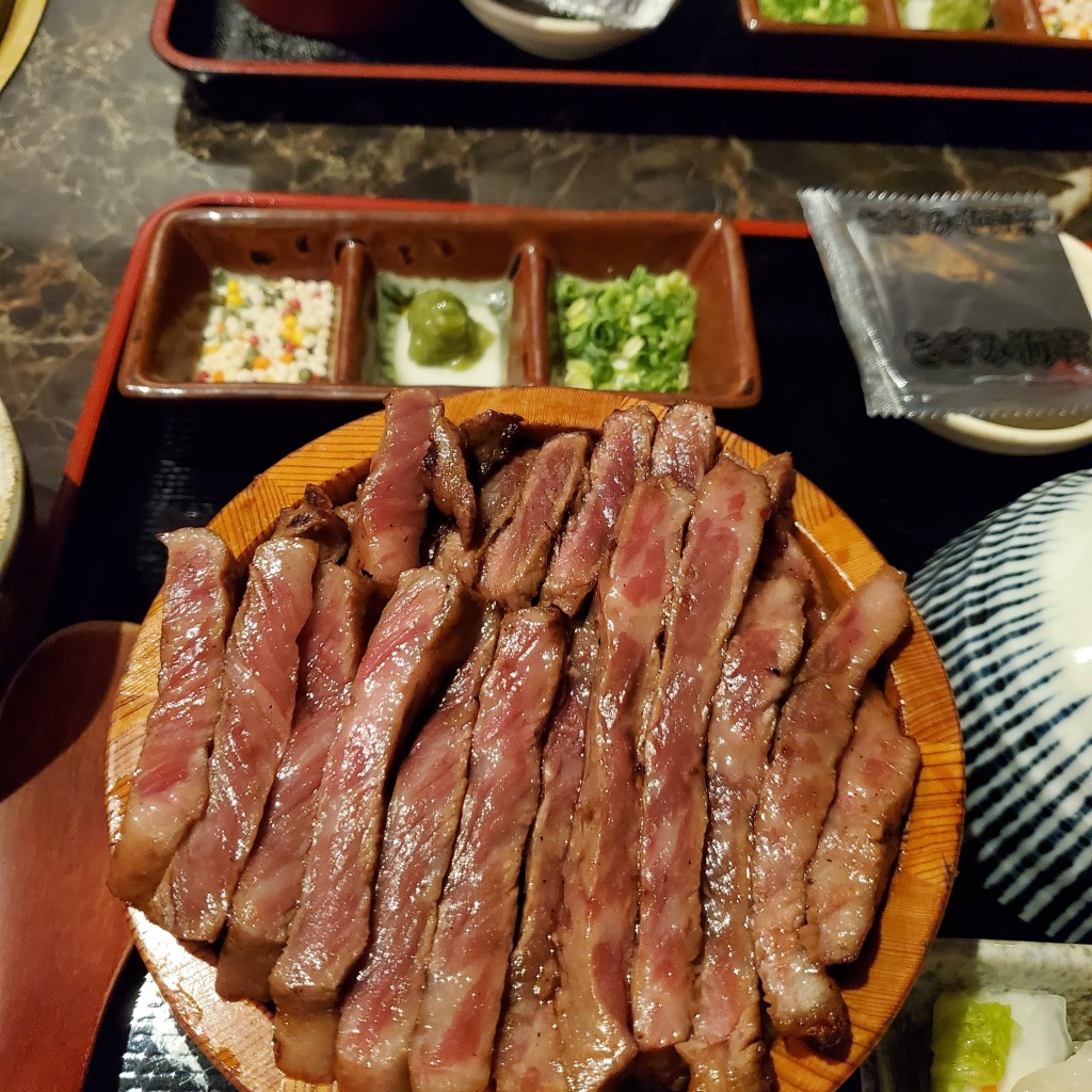 ユーザーが投稿したLunch炭焼牛ロースまぶしの写真 - 実際訪問したユーザーが直接撮影して投稿した上野町焼肉飛騨牛・黒豚宴 黒家 上野町店の写真