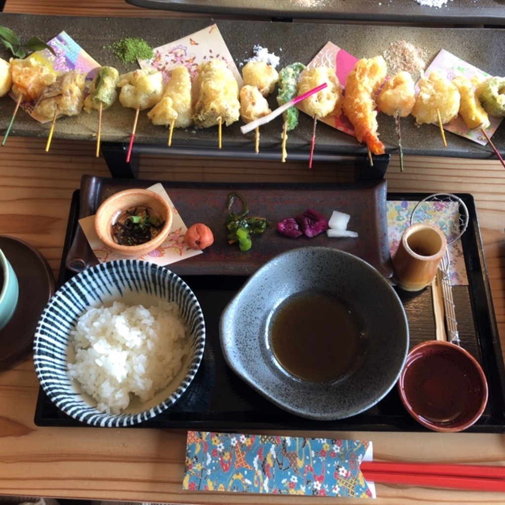 ユーザーが投稿した16色のひとくち串天ぷら膳の写真 - 実際訪問したユーザーが直接撮影して投稿した嵯峨柳田町天ぷら舞妓飯 嵐山店の写真