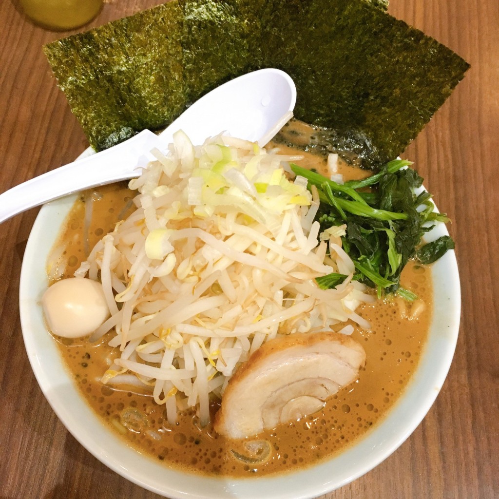 ユーザーが投稿したやさいラーメン 黒胡椒味噌味の写真 - 実際訪問したユーザーが直接撮影して投稿した南藤沢ラーメン / つけ麺魂心家 藤沢店の写真