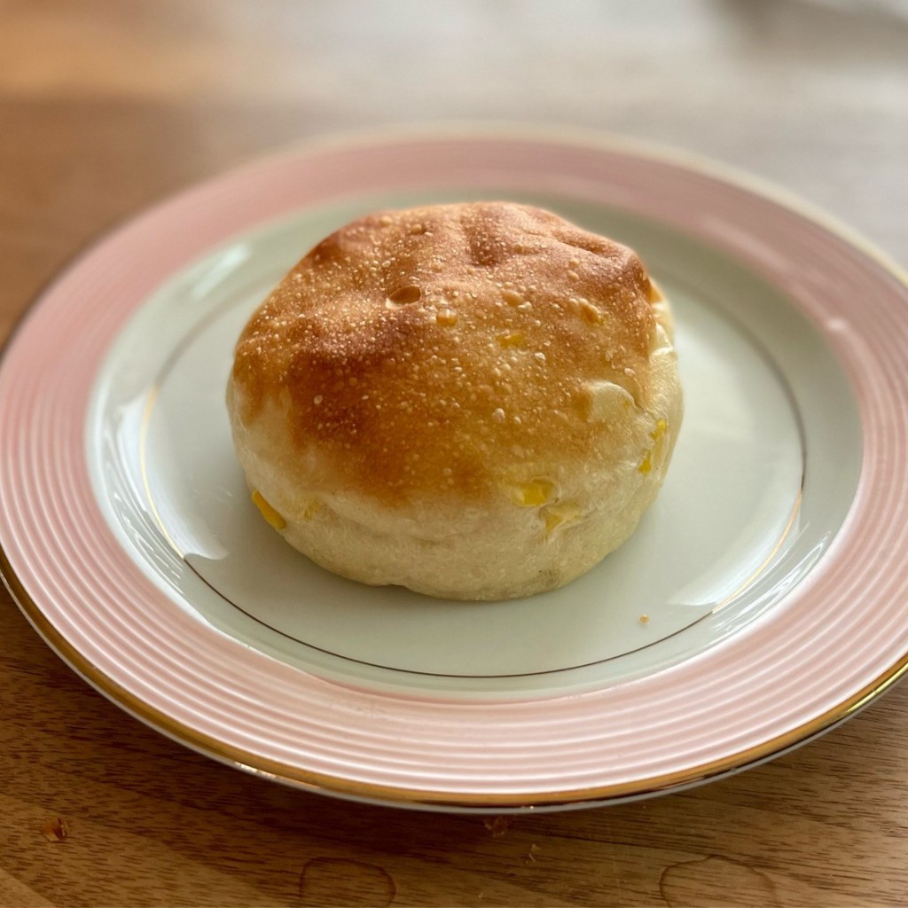 ユーザーが投稿した丸パン(とうもろこしと塩バター)の写真 - 実際訪問したユーザーが直接撮影して投稿した逢坂ベーカリードライリバーの写真