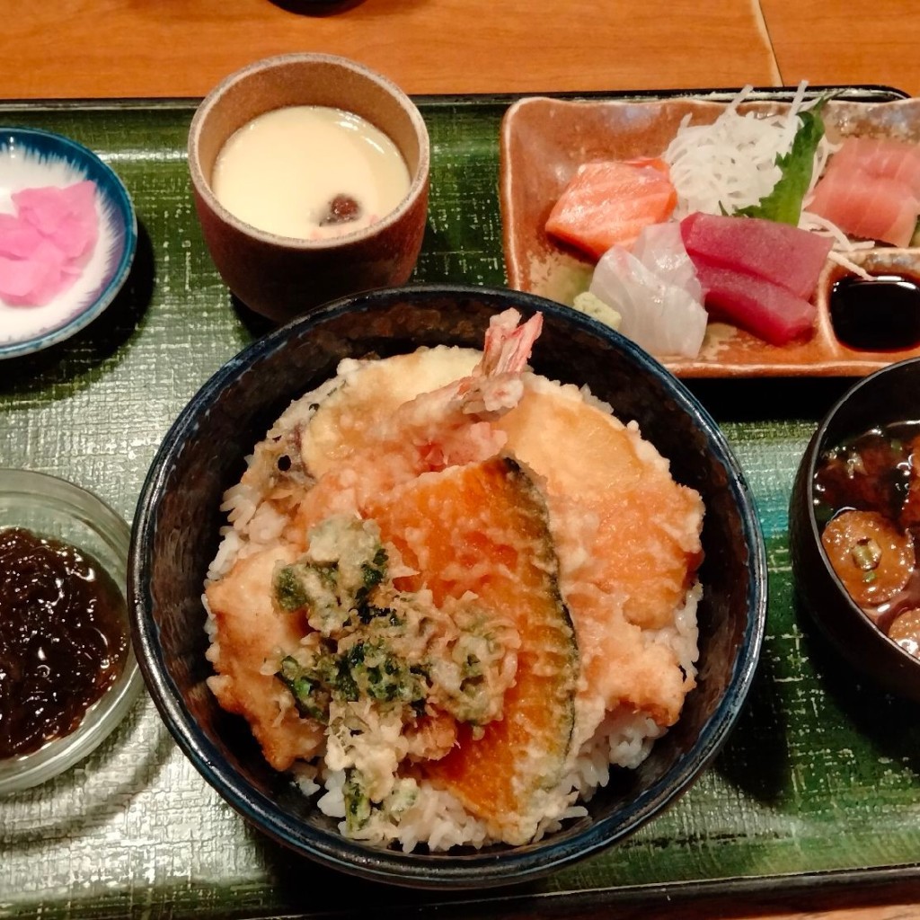 ユーザーが投稿した天丼と刺し身の定食の写真 - 実際訪問したユーザーが直接撮影して投稿した芥見大船定食屋ねのひの写真