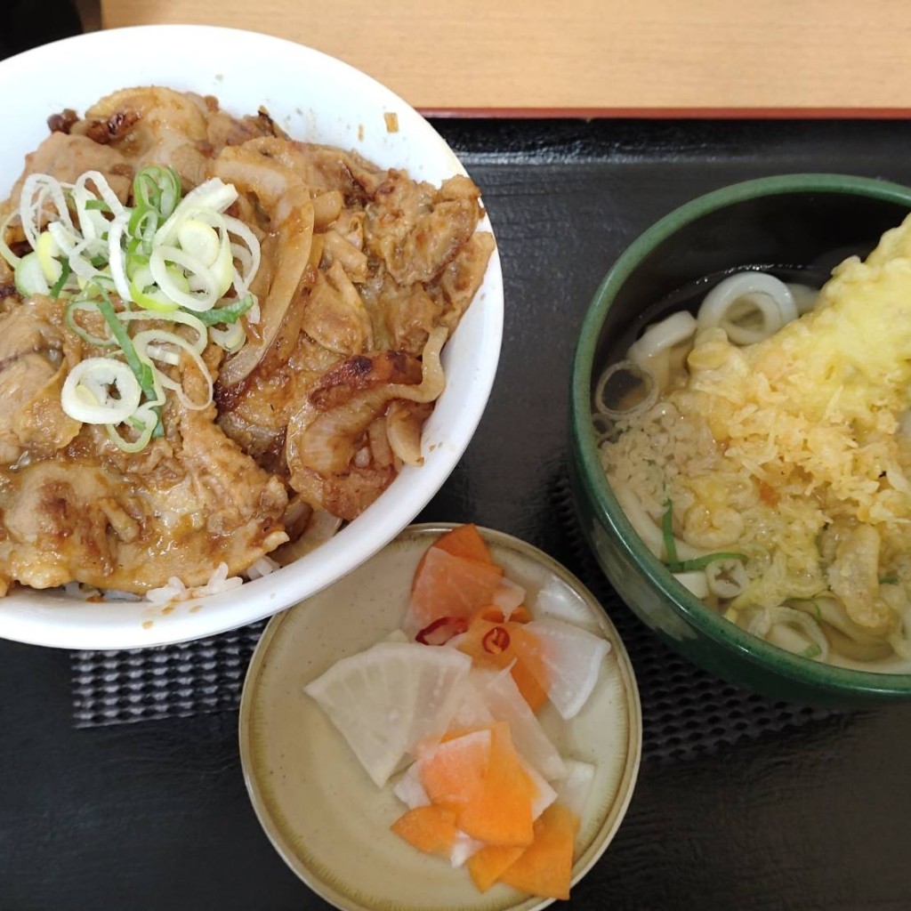 ユーザーが投稿した豚丼 満腹うどんセットの写真 - 実際訪問したユーザーが直接撮影して投稿した万田弁当 / おにぎりおべんとうのヒライ 荒尾店の写真