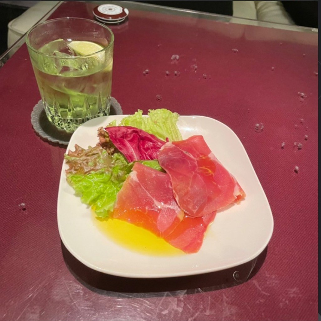 ユーザーが投稿したサーモンのカルパッチョの写真 - 実際訪問したユーザーが直接撮影して投稿した西新宿イタリアンアークラウンジ 新宿西口駅前店の写真