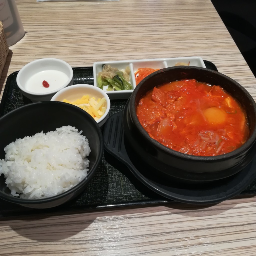 ユーザーが投稿した豚キムチスンドゥブ+チーズの写真 - 実際訪問したユーザーが直接撮影して投稿したみなとみらい韓国料理東京純豆腐 横浜東急スクエアビル店の写真