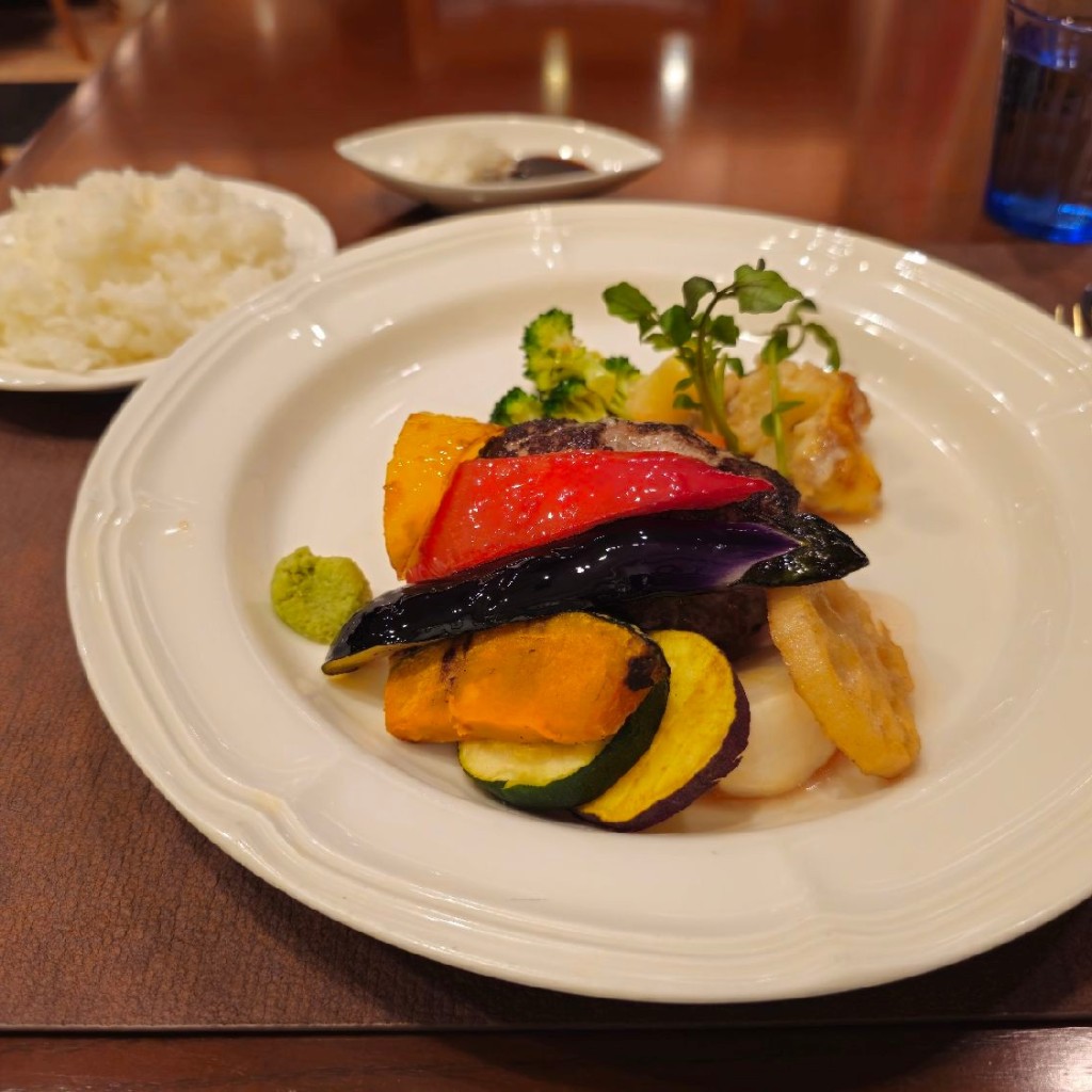 ユーザーが投稿したグリル野菜バーグの写真 - 実際訪問したユーザーが直接撮影して投稿した湯島洋食御茶ノ水 小川軒の写真