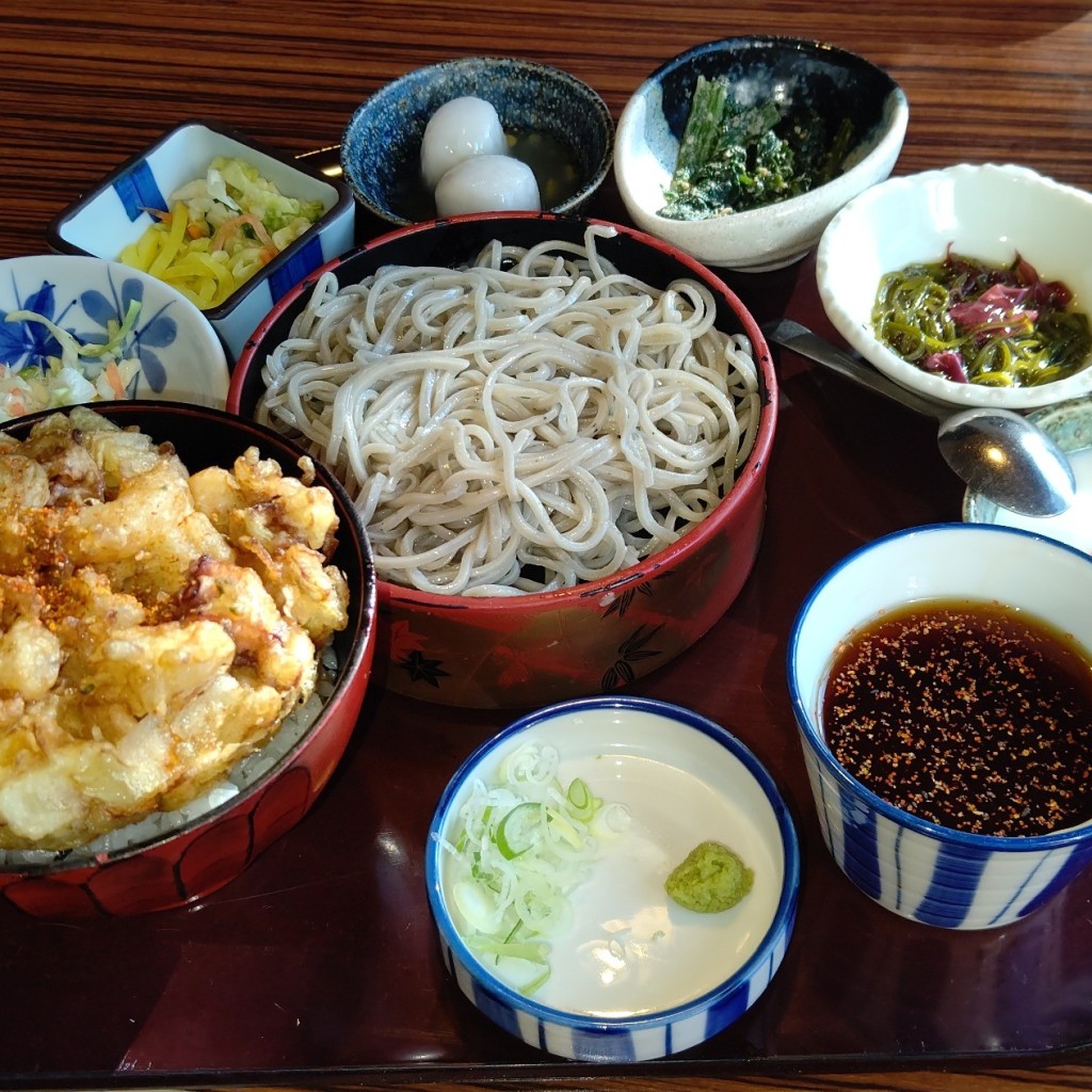 ユーザーが投稿したミニ海鮮かき揚げ丼 小そばの写真 - 実際訪問したユーザーが直接撮影して投稿した荒川居酒屋海山亭いっちょう 花園店の写真