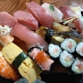上にぎり寿司定食 - 実際訪問したユーザーが直接撮影して投稿した一ノ沢町居酒屋串かど 一の沢店の写真のメニュー情報