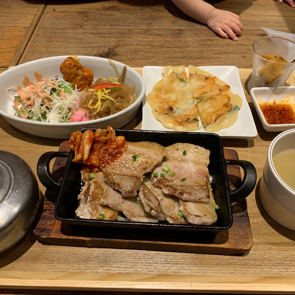ユーザーが投稿した三元豚サムギョプサルセットの写真 - 実際訪問したユーザーが直接撮影して投稿した浜町韓国料理韓美膳 ららぽーとTOKYO-BAY店の写真