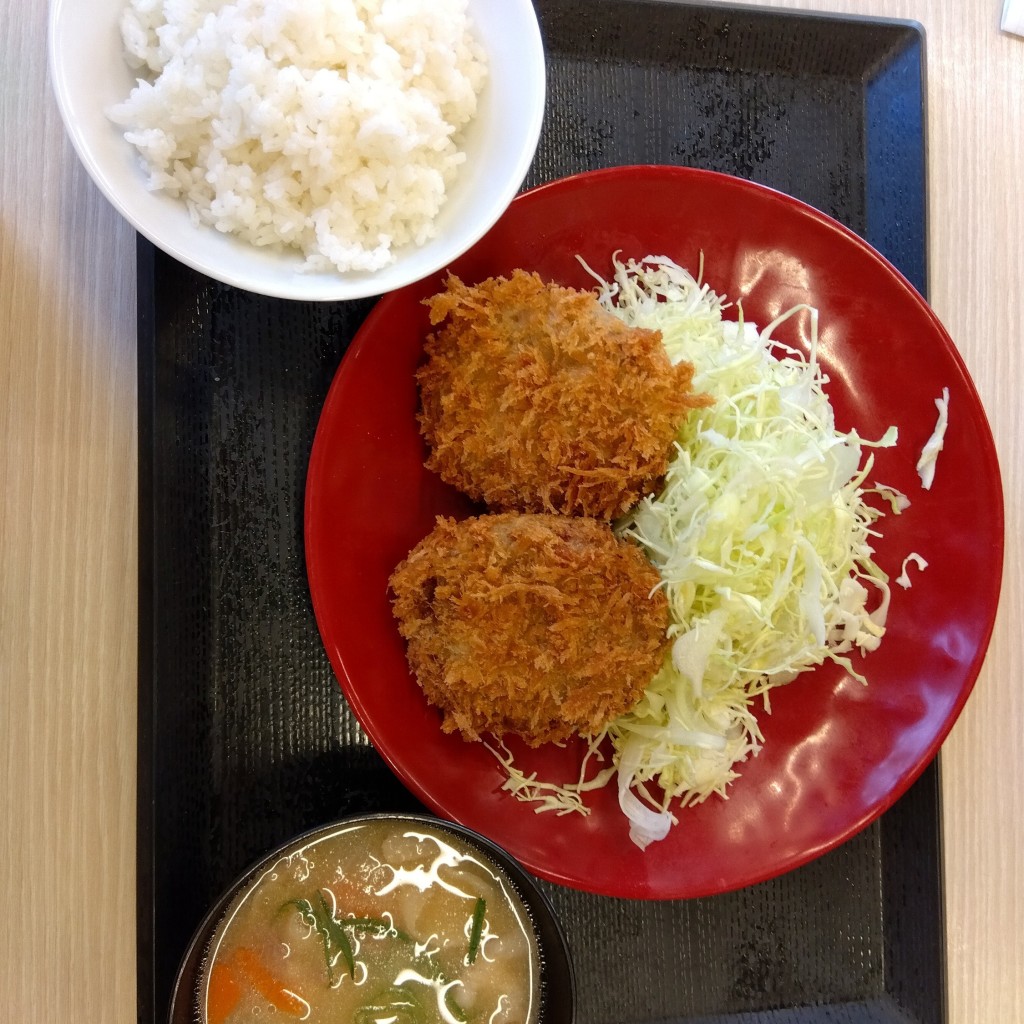 ユーザーが投稿したメンチカツ定食の写真 - 実際訪問したユーザーが直接撮影して投稿した日野とんかつかつや 横浜日野店の写真