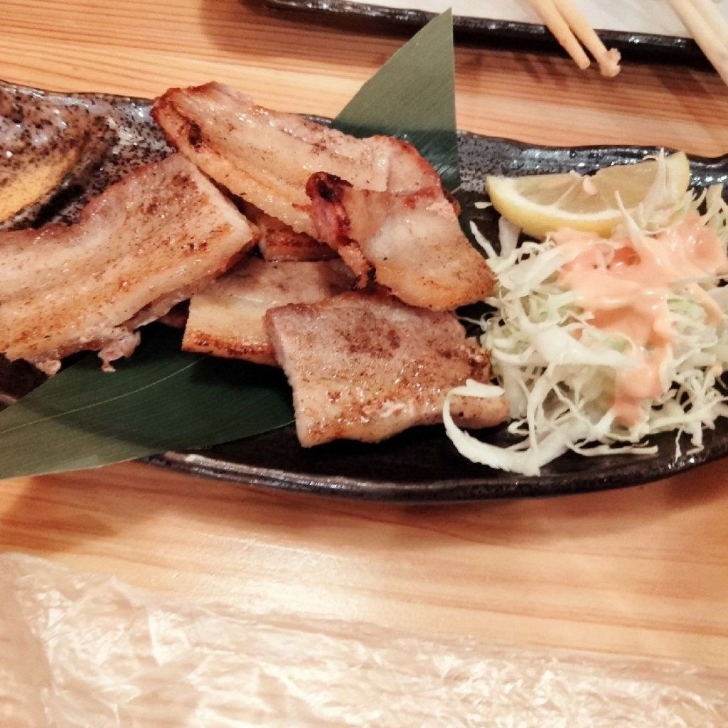 ユーザーが投稿した豚バラのピパーチ焼きの写真 - 実際訪問したユーザーが直接撮影して投稿した冨着沖縄料理沖縄料理・寿司・和牛 万座邸の写真