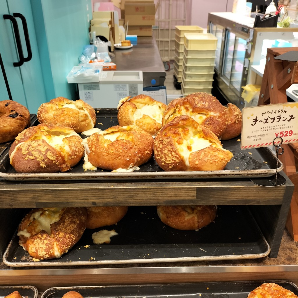 ユーザーが投稿したのび～るとろりんチーズフランスの写真 - 実際訪問したユーザーが直接撮影して投稿した新中道ベーカリーHeart Bread ANTIQUE イオンモール利府店の写真