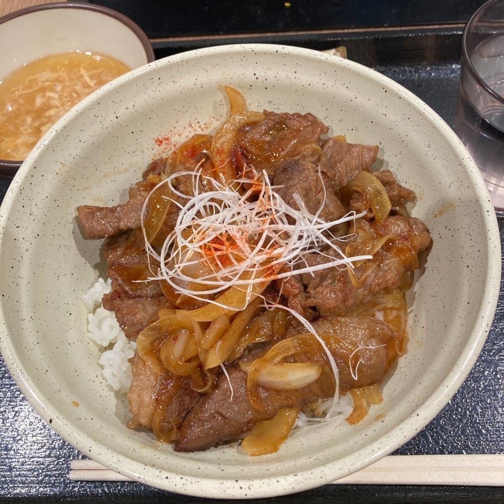 ユーザーが投稿したカルビ丼(大)の写真 - 実際訪問したユーザーが直接撮影して投稿した梅田フードコート阪神梅田本店 スナックパークの写真