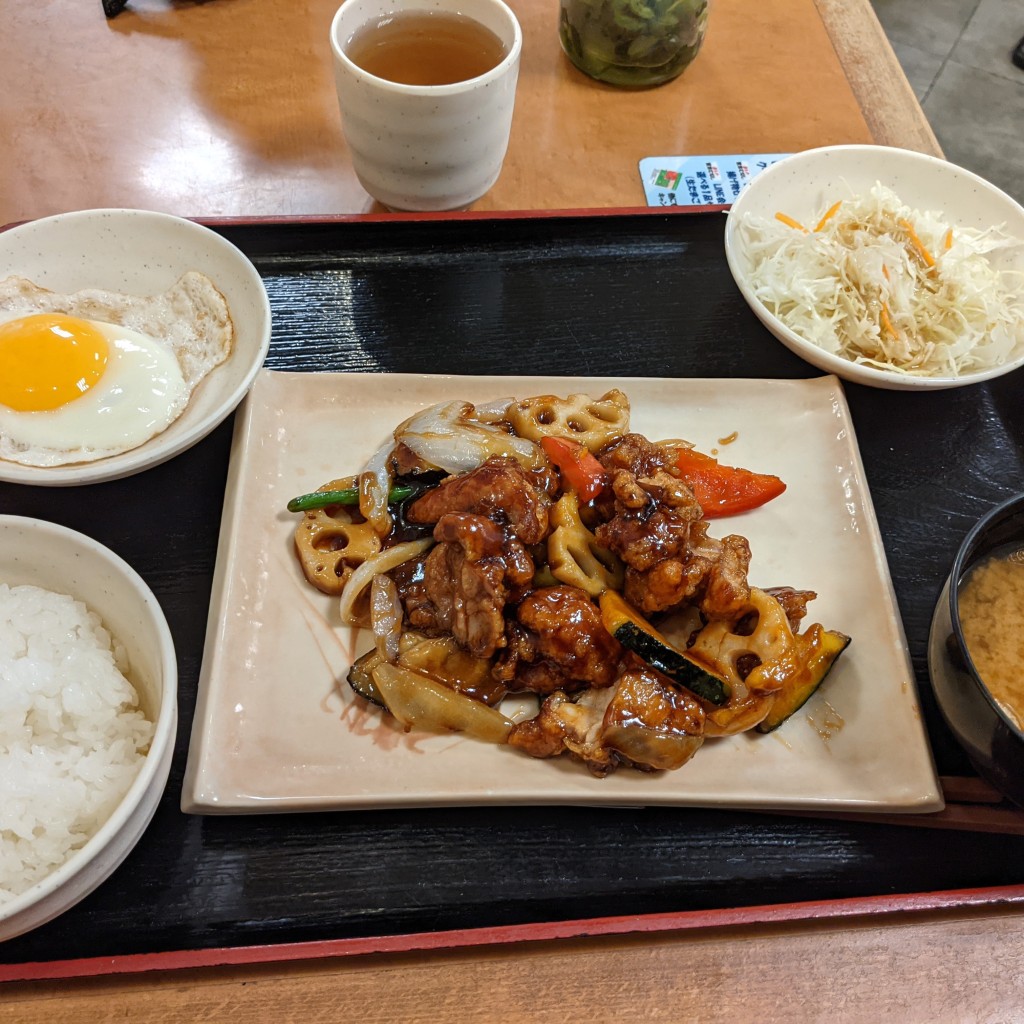 ユーザーが投稿した野菜たっぷり鶏黒酢あん定食の写真 - 実際訪問したユーザーが直接撮影して投稿した小久保定食屋宮本むなし JR西明石駅前店の写真