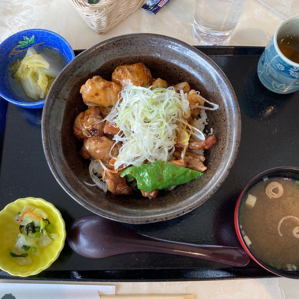 ユーザーが投稿した焼き鳥丼の写真 - 実際訪問したユーザーが直接撮影して投稿した大畑定食屋東条の森カントリークラブ 東条コースレストランの写真