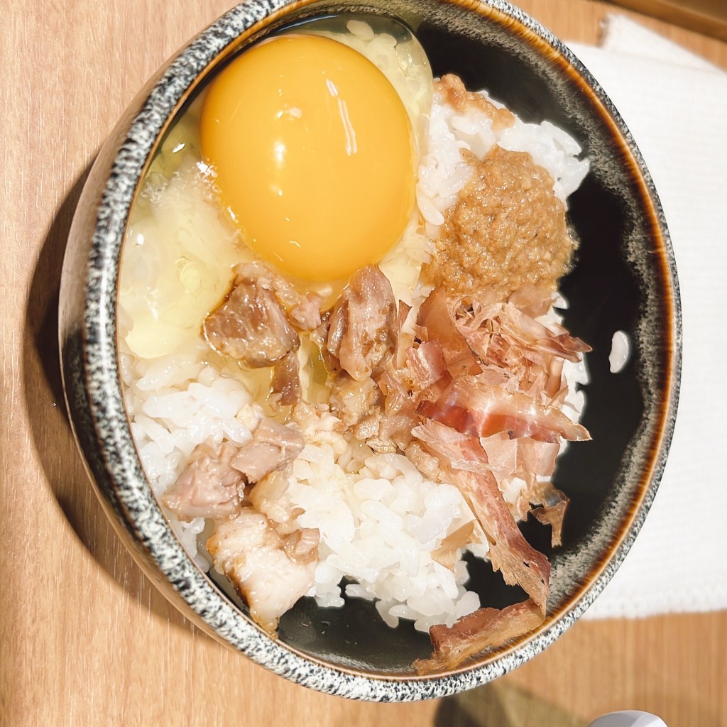 ユーザーが投稿した塩ラーメンとチャーシューの写真 - 実際訪問したユーザーが直接撮影して投稿した西新宿ラーメン専門店風来居 新宿店の写真