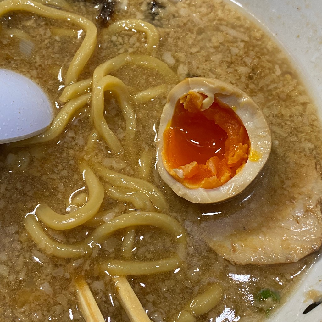 ユーザーが投稿した煮卵ラーメン(中油)の写真 - 実際訪問したユーザーが直接撮影して投稿した蒲田ラーメン専門店らーめん 潤 蒲田店の写真