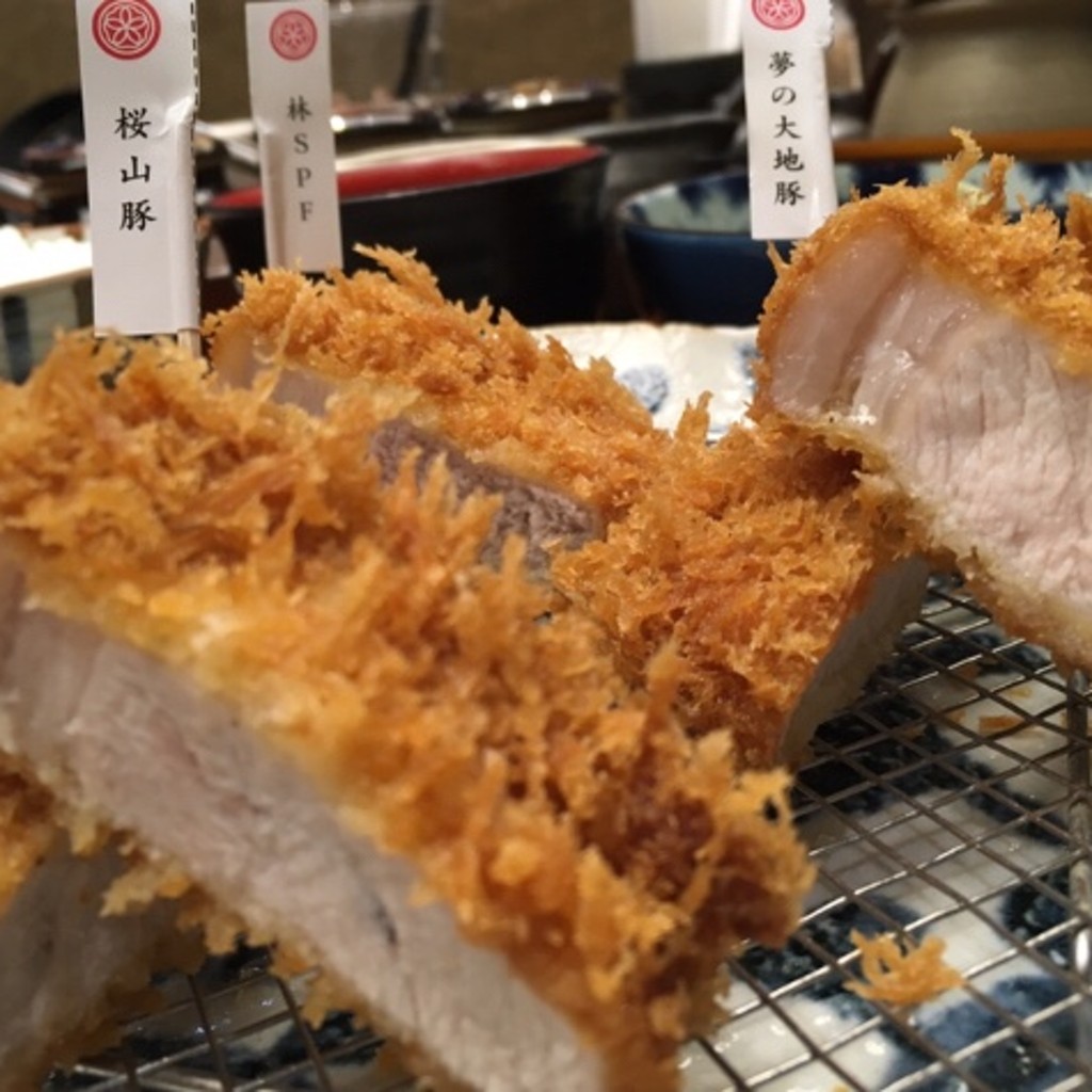 ユーザーが投稿した3種銘柄豚ロースかつ盛り合わせ定食の写真 - 実際訪問したユーザーが直接撮影して投稿した神楽坂とんかつとんかつ 神楽坂 さくら 本店の写真