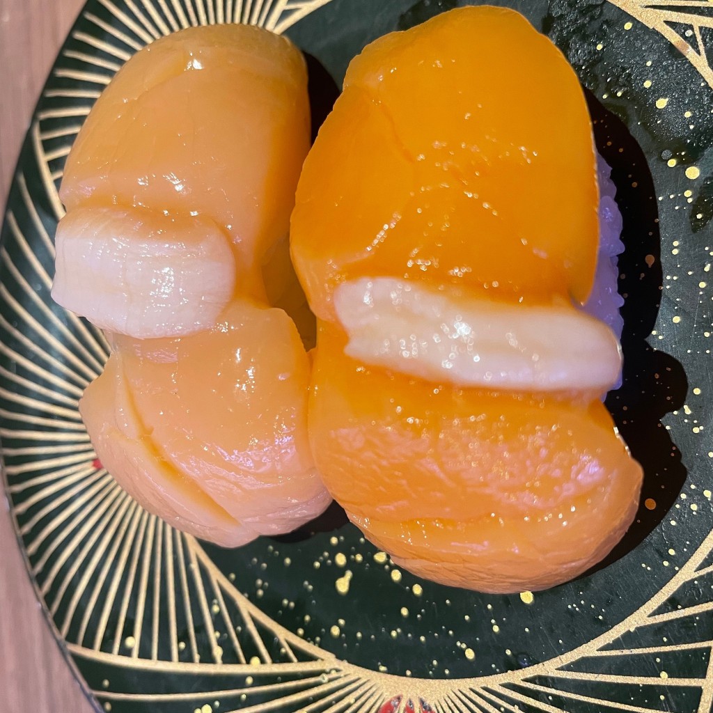ユーザーが投稿した紅ホタテの写真 - 実際訪問したユーザーが直接撮影して投稿した三春町回転寿司にぎり一丁の写真