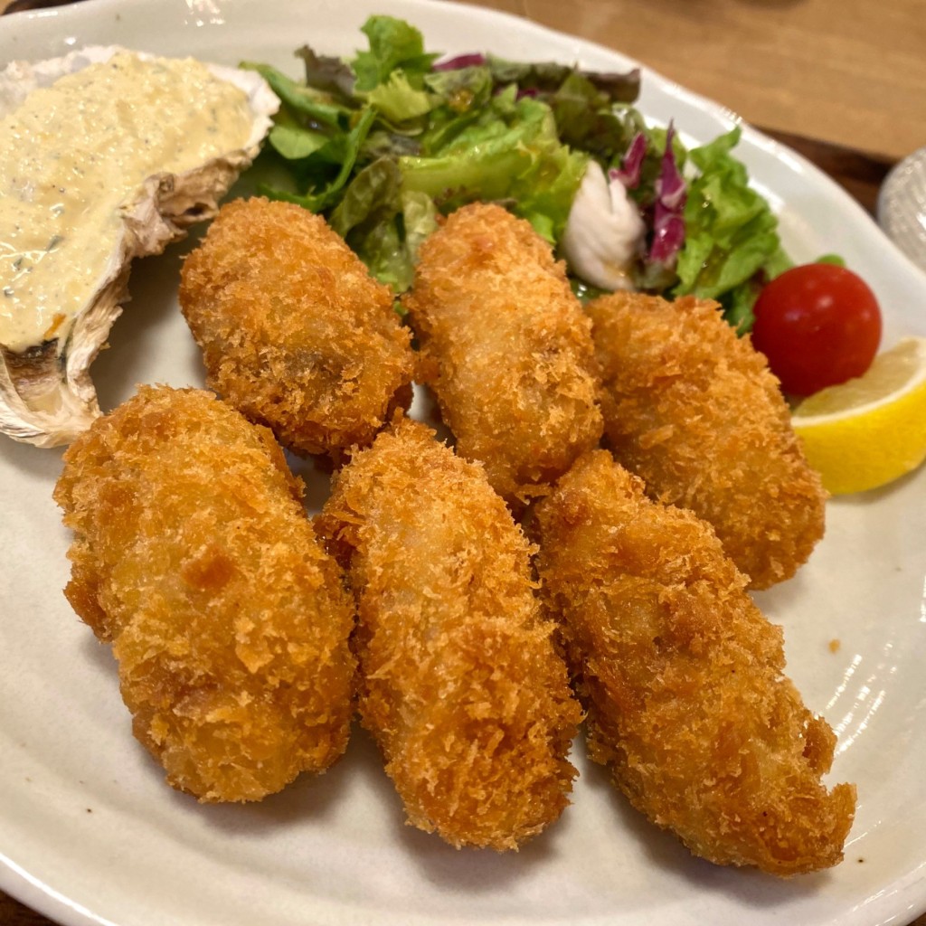 ユーザーが投稿した単品牡蠣フライの写真 - 実際訪問したユーザーが直接撮影して投稿した宮島町魚介 / 海鮮料理みやじま食堂の写真