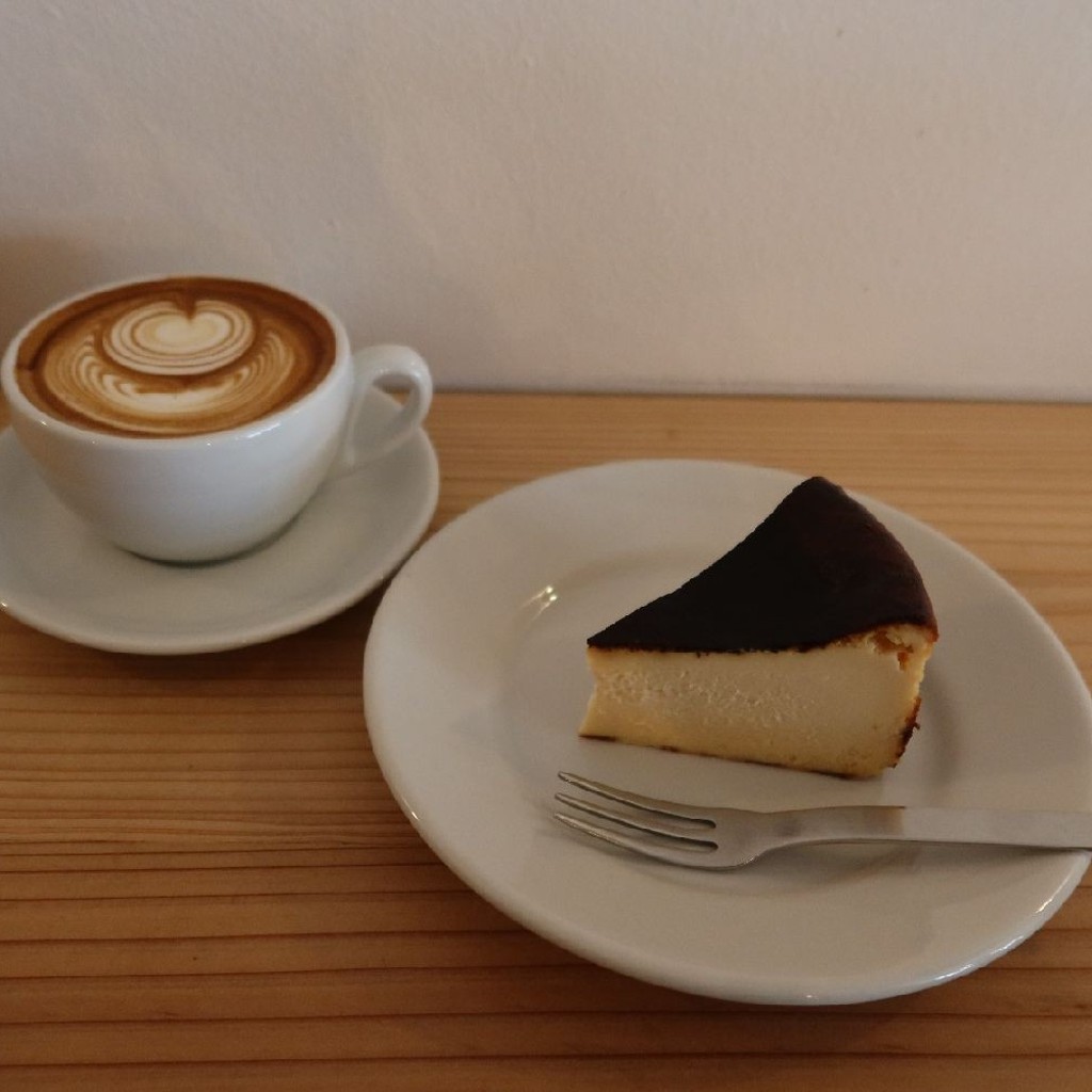ユーザーが投稿した焦がしチーズケーキの写真 - 実際訪問したユーザーが直接撮影して投稿した泡瀬カフェクランプコーヒーストアの写真
