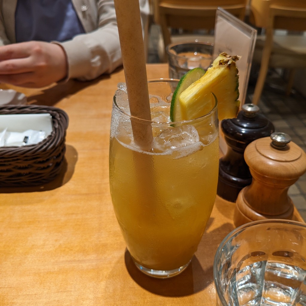 ユーザーが投稿したPineapple Jasmine Iced Teaの写真 - 実際訪問したユーザーが直接撮影して投稿した新宿カフェサラベス ルミネ新宿店の写真