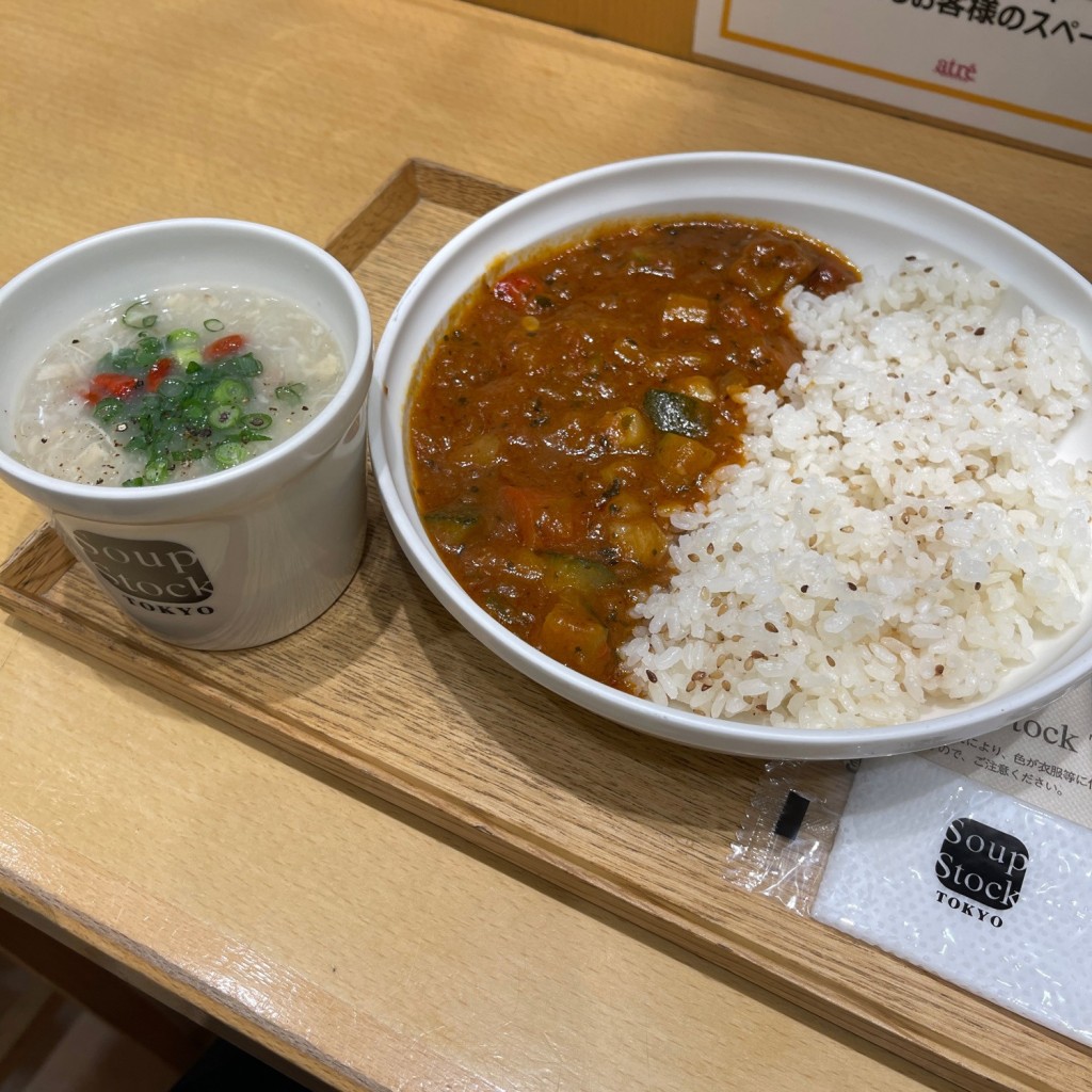 ユーザーが投稿したカレーとスープのセットの写真 - 実際訪問したユーザーが直接撮影して投稿した上大崎洋食Soup Stock TOKYO アトレ目黒店の写真