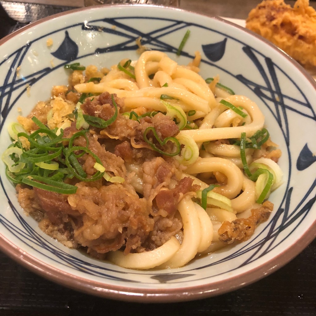 ユーザーが投稿した肉ぶっかけうどんの写真 - 実際訪問したユーザーが直接撮影して投稿した月輪うどん丸亀製麺 大津瀬田店の写真