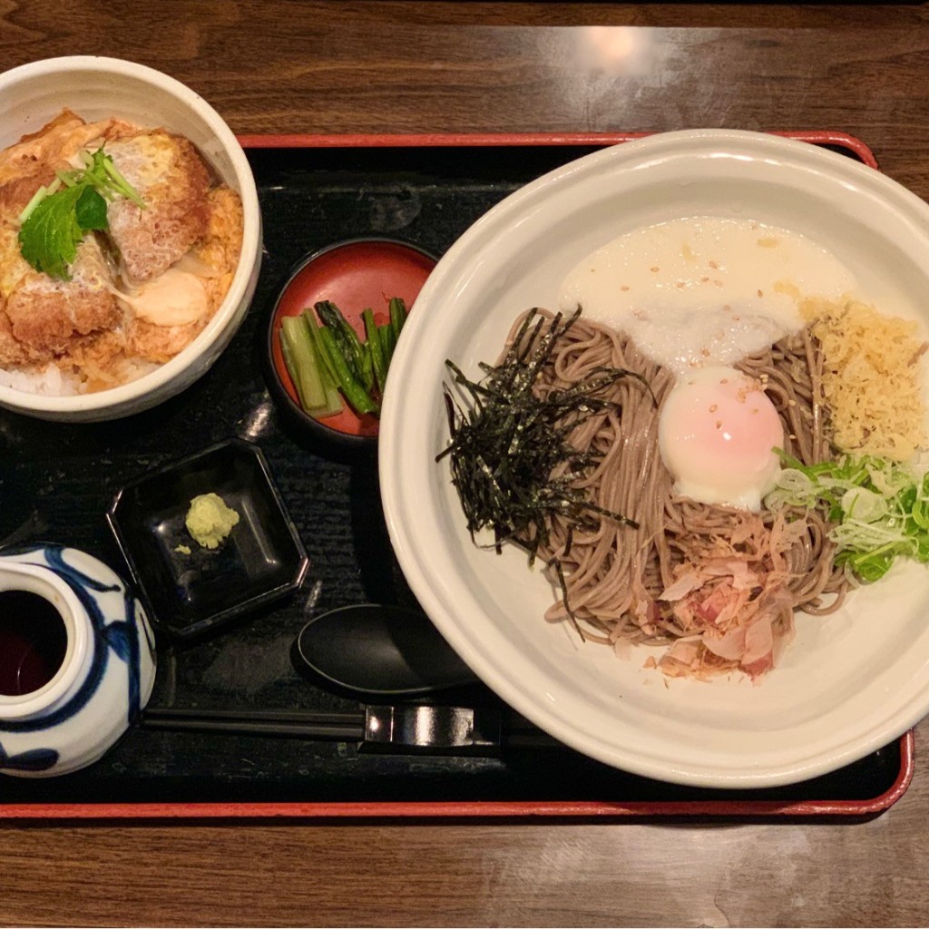 ユーザーが投稿したかつ丼月見定食Lunchの写真 - 実際訪問したユーザーが直接撮影して投稿した西新宿そばそじ坊 新宿三井ビル店の写真