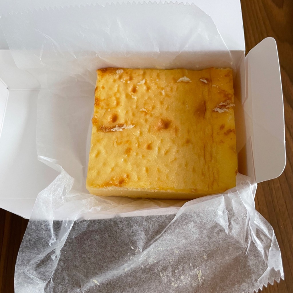 ユーザーが投稿したカマンベールチーズケーキの写真 - 実際訪問したユーザーが直接撮影して投稿した西船デザート / ベーカリーコレもう食べた? ペリエ西船橋の写真