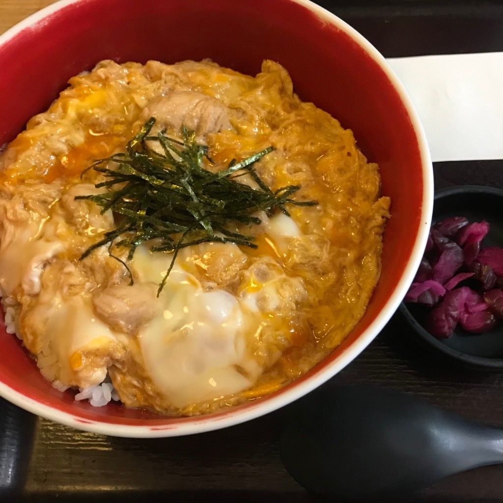 ユーザーが投稿した親子丼の写真 - 実際訪問したユーザーが直接撮影して投稿した神田鍛冶町鶏料理やきとり 小寅の写真