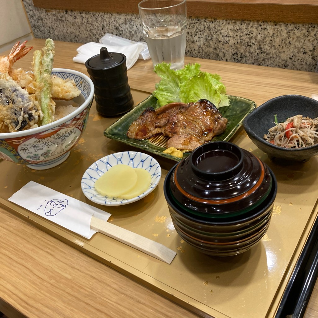 ユーザーが投稿した天丼と豚の定食の写真 - 実際訪問したユーザーが直接撮影して投稿した西一条南天ぷらはげ天 本店の写真