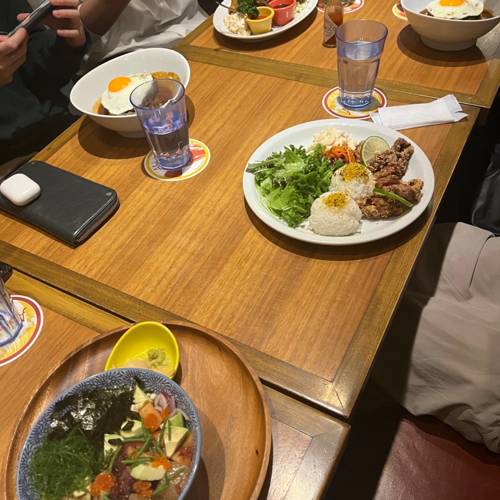 ユーザーが投稿したポキボウル サーモン&マヒマヒの写真 - 実際訪問したユーザーが直接撮影して投稿した上目黒カフェALOHA TABLE Nakameguroの写真