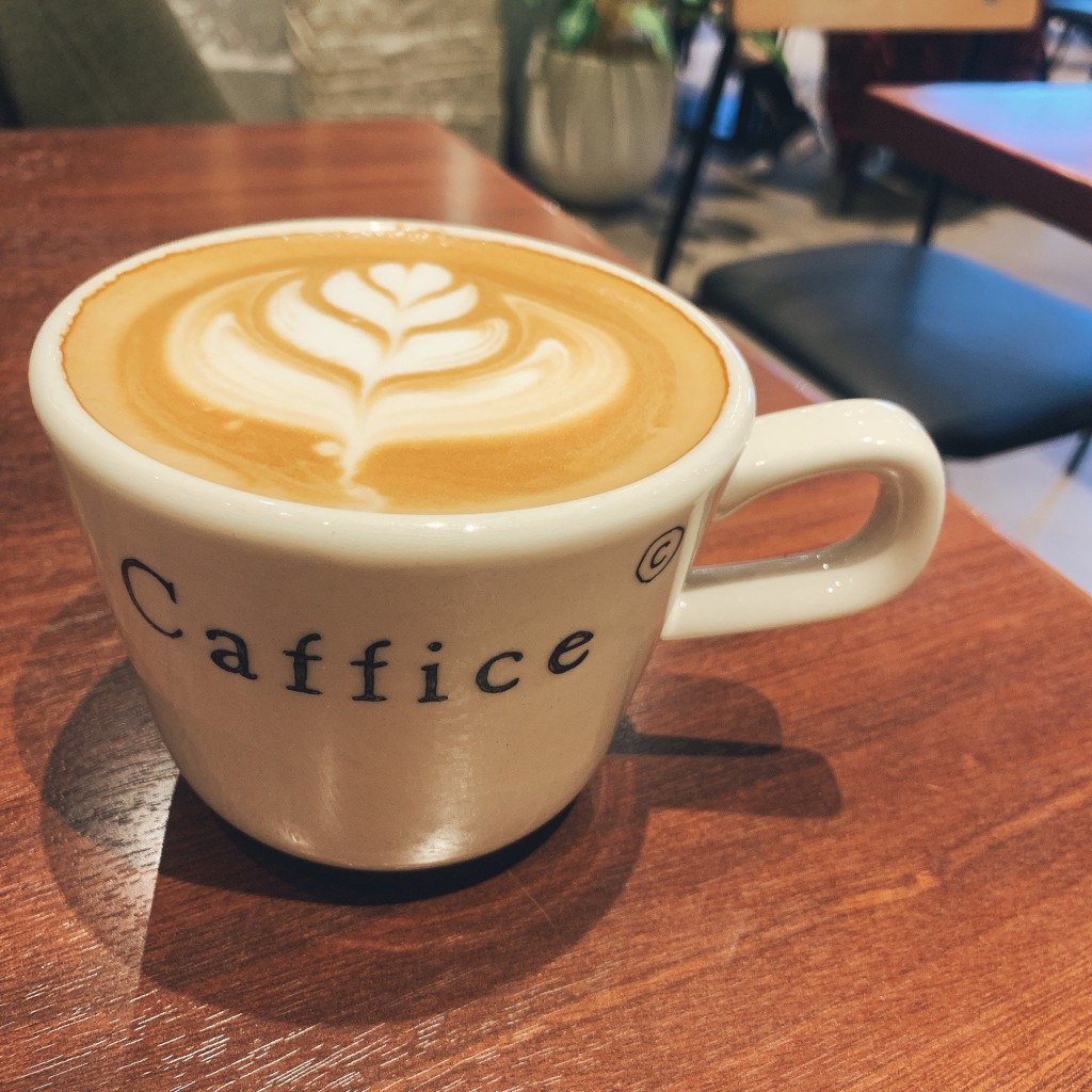 ユーザーが投稿したカフェラテホットの写真 - 実際訪問したユーザーが直接撮影して投稿した新宿カフェCafficeの写真
