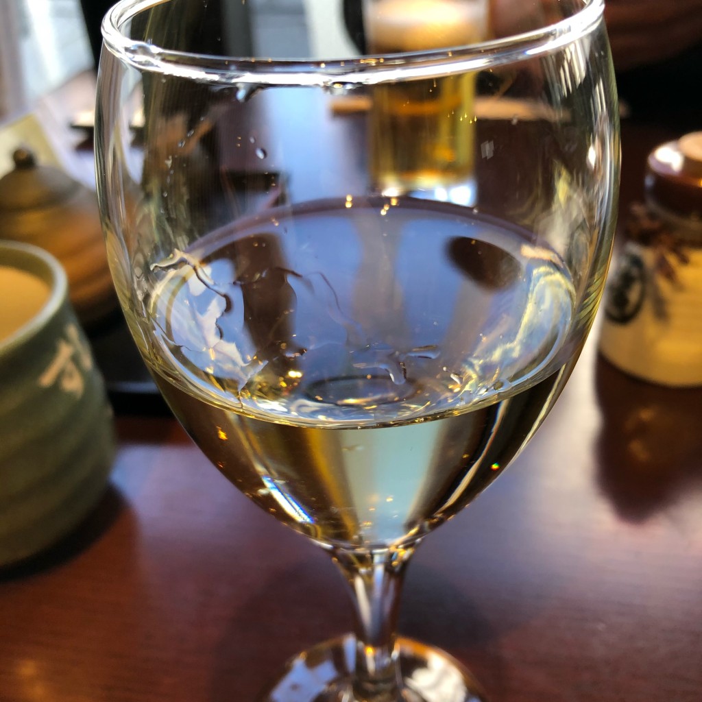 ユーザーが投稿した白ワインの写真 - 実際訪問したユーザーが直接撮影して投稿した鵠沼石上寿司寿司ダイニング甚伍朗の写真
