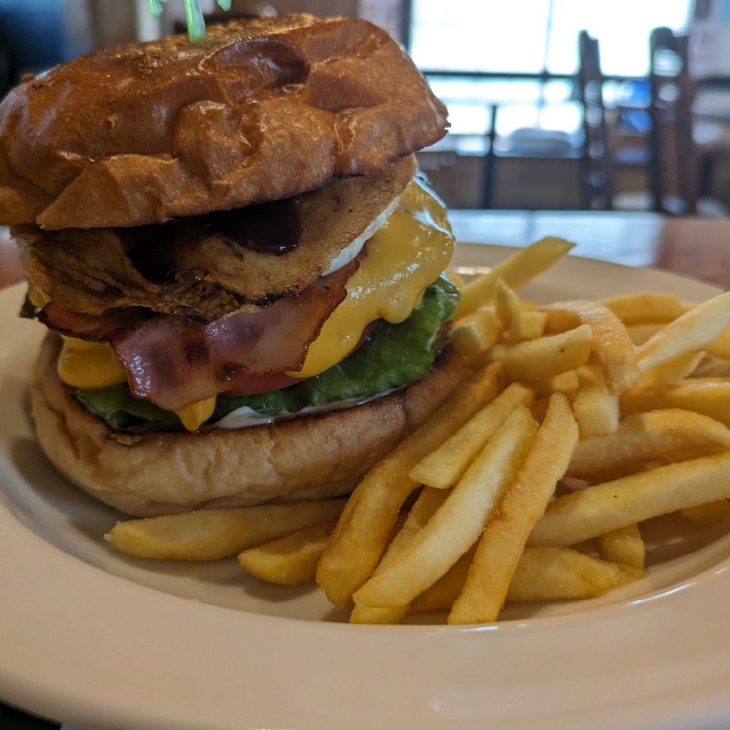 ユーザーが投稿したベーコンエッグチーズバーガーの写真 - 実際訪問したユーザーが直接撮影して投稿した高田馬場ハンバーガーIsland Burgers 高田馬場店の写真