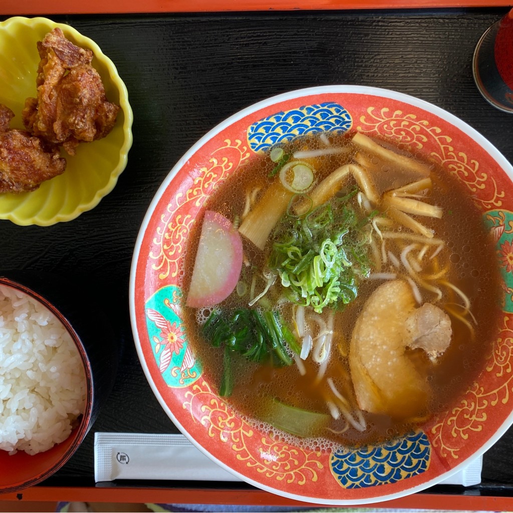 ユーザーが投稿したラーメン白ご飯セットの写真 - 実際訪問したユーザーが直接撮影して投稿した鴨方町六条院中ファミリーレストランハピーレストラン 鴨方店の写真