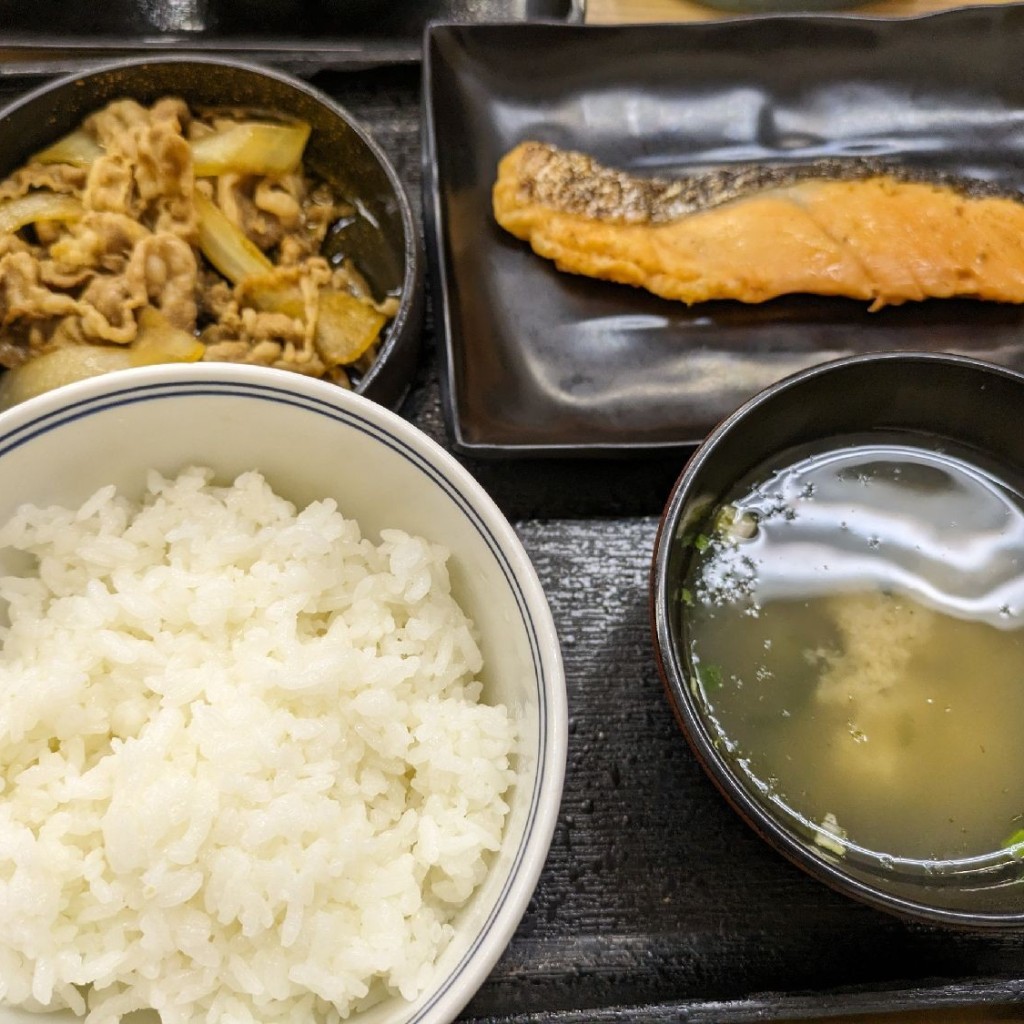 ユーザーが投稿した牛鮭定食の写真 - 実際訪問したユーザーが直接撮影して投稿した中央牛丼吉野家 山口中央店の写真