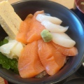 サーモンホタテ丼 - 実際訪問したユーザーが直接撮影して投稿した浜松町丼もの海鮮丼 丼・丼の写真のメニュー情報