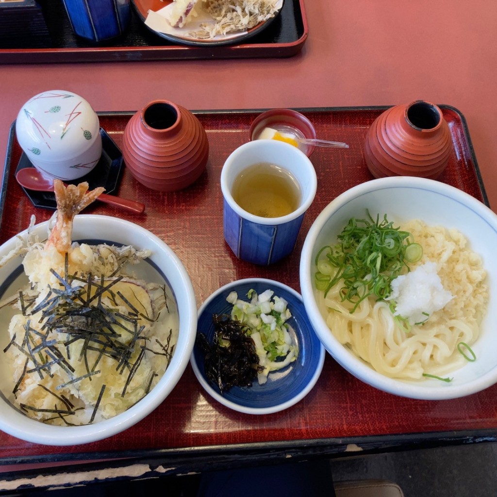 ユーザーが投稿した天丼とぶっかけうどん定食の写真 - 実際訪問したユーザーが直接撮影して投稿した本町うどん大黒屋 本町店の写真