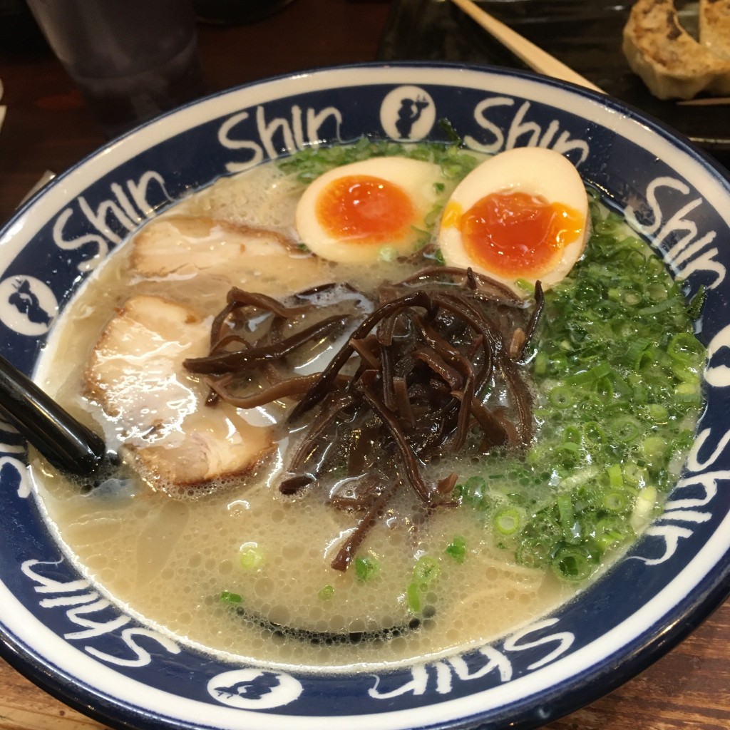 hosshyさんが投稿した博多駅中央街ラーメン専門店のお店博多純情らーめん ShinShin KITTE博多店/ハカタジュンジョウラーメン シンシン キッテハカタテンの写真