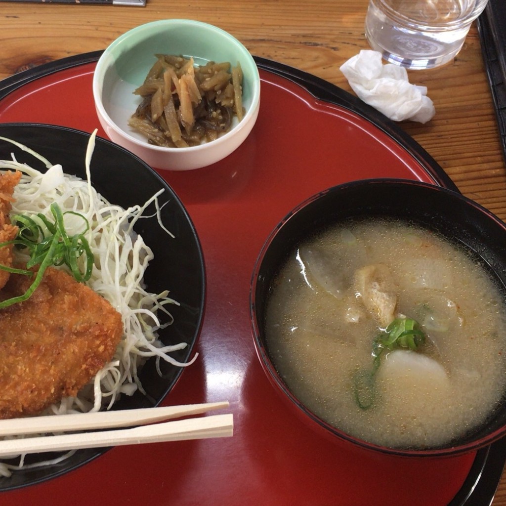 ユーザーが投稿したタレカツ丼 お味噌汁とお新香はセットものの写真 - 実際訪問したユーザーが直接撮影して投稿した石井丼もの炭焼き豚丼 源喜亭の写真