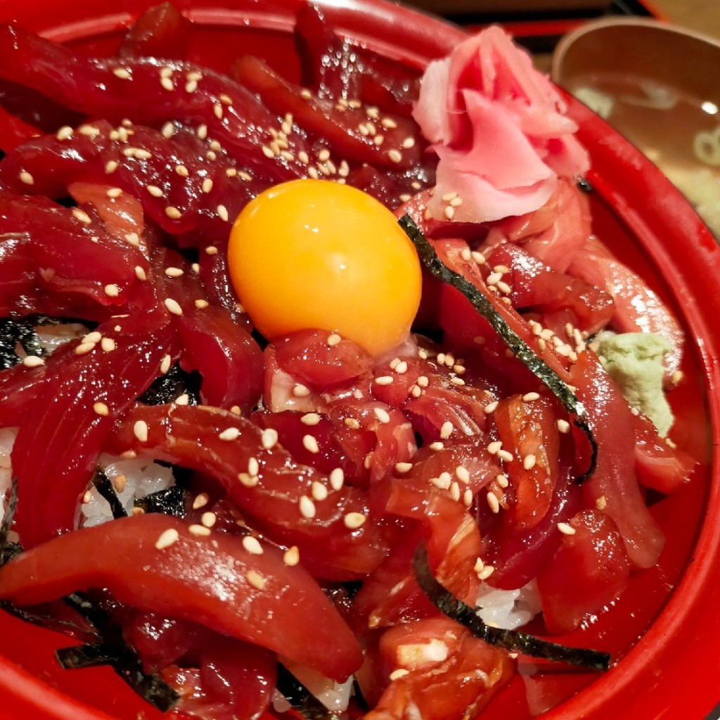 ユーザーが投稿したまぐろユッケ丼の写真 - 実際訪問したユーザーが直接撮影して投稿した追浜本町寿司三浦半島すし市場の写真