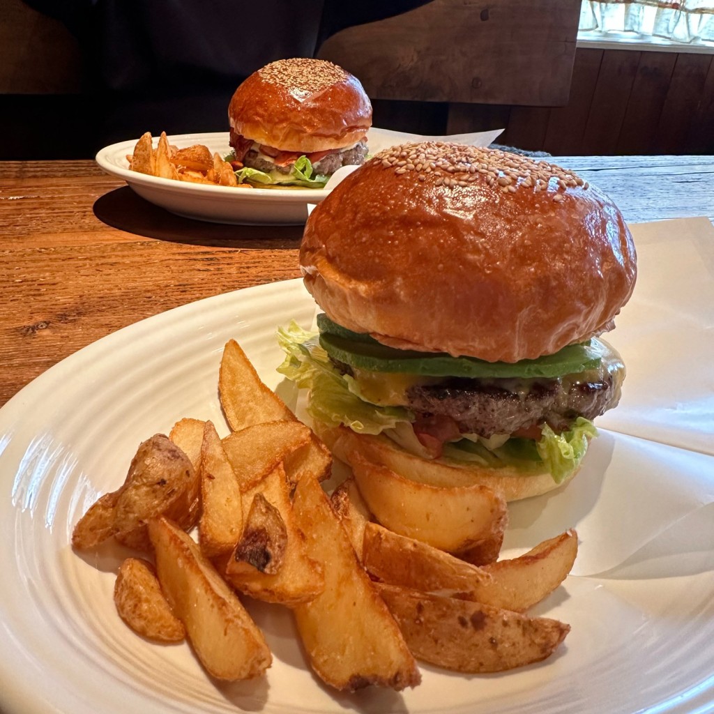 ユーザーが投稿したAvocado Cheese Burgerの写真 - 実際訪問したユーザーが直接撮影して投稿した新山下ハンバーガーBurger‐house‐コディーズ(codeie’s)の写真