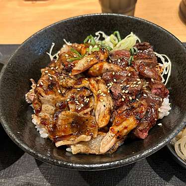 ヒロおじんさんが投稿した旭通丼もののお店三宮肉劇場/サンノミヤニクゲキジョウの写真