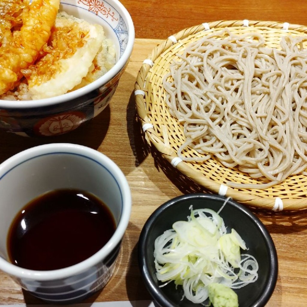 ユーザーが投稿した天丼と蕎麦のセットの写真 - 実際訪問したユーザーが直接撮影して投稿した南幸そばそばと天ぷら 石楽  JOINUS横浜店の写真