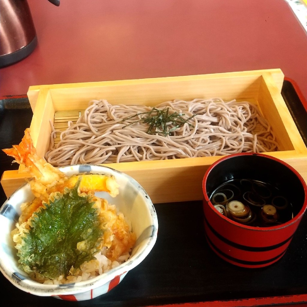 ユーザーが投稿したミニ天丼とざる蕎麦のランチの写真 - 実際訪問したユーザーが直接撮影して投稿した東神の倉和食 / 日本料理やじろべえ 神の倉店の写真