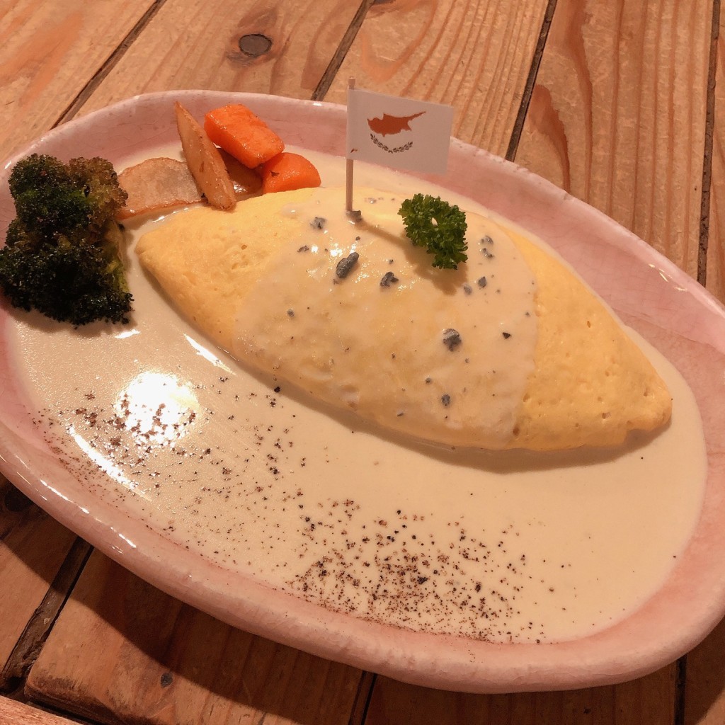 ユーザーが投稿したゴルゴンゾーラのチーズクリームオムライス(ランチ)の写真 - 実際訪問したユーザーが直接撮影して投稿した中野テーマカフェkurumariの写真