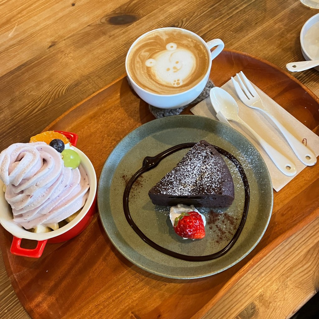 ユーザーが投稿したミニソフトパフェとケーキとドリンクの写真 - 実際訪問したユーザーが直接撮影して投稿した多久町カフェスローカフェの写真
