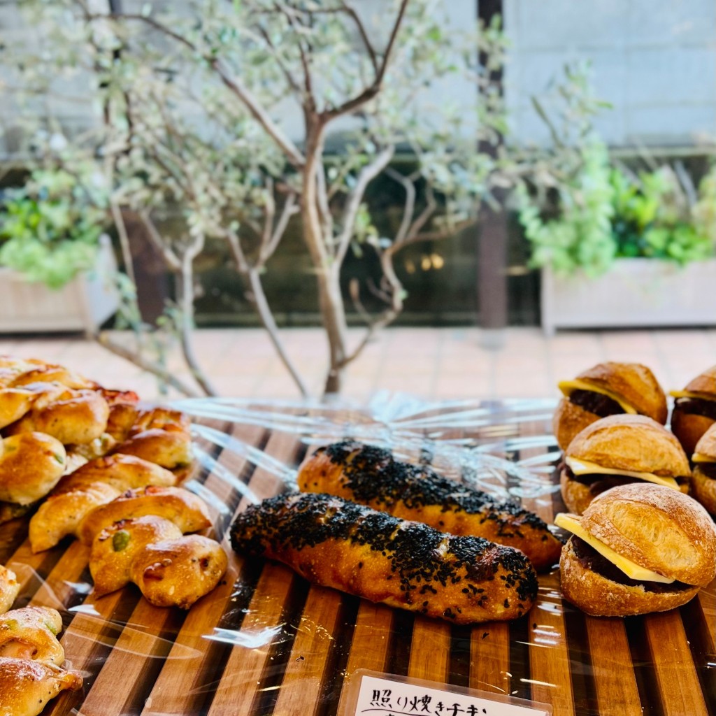 ユーザーが投稿した照り焼きチキンときんぴらごぼうのフランスパンの写真 - 実際訪問したユーザーが直接撮影して投稿した多井畑南町ベーカリーファンベックの写真