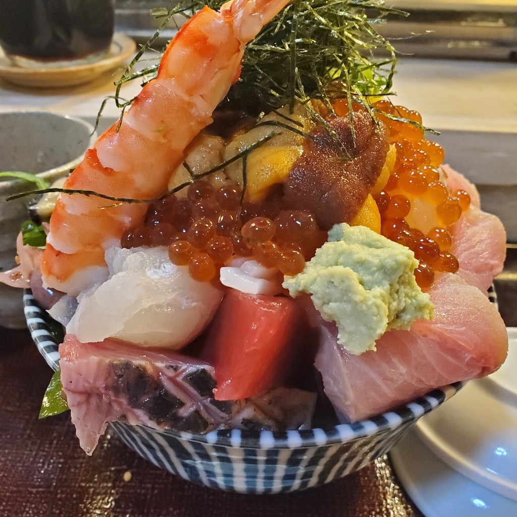 ユーザーが投稿したいくらうにのせ海鮮丼の写真 - 実際訪問したユーザーが直接撮影して投稿した湯島寿司江戸富士の写真